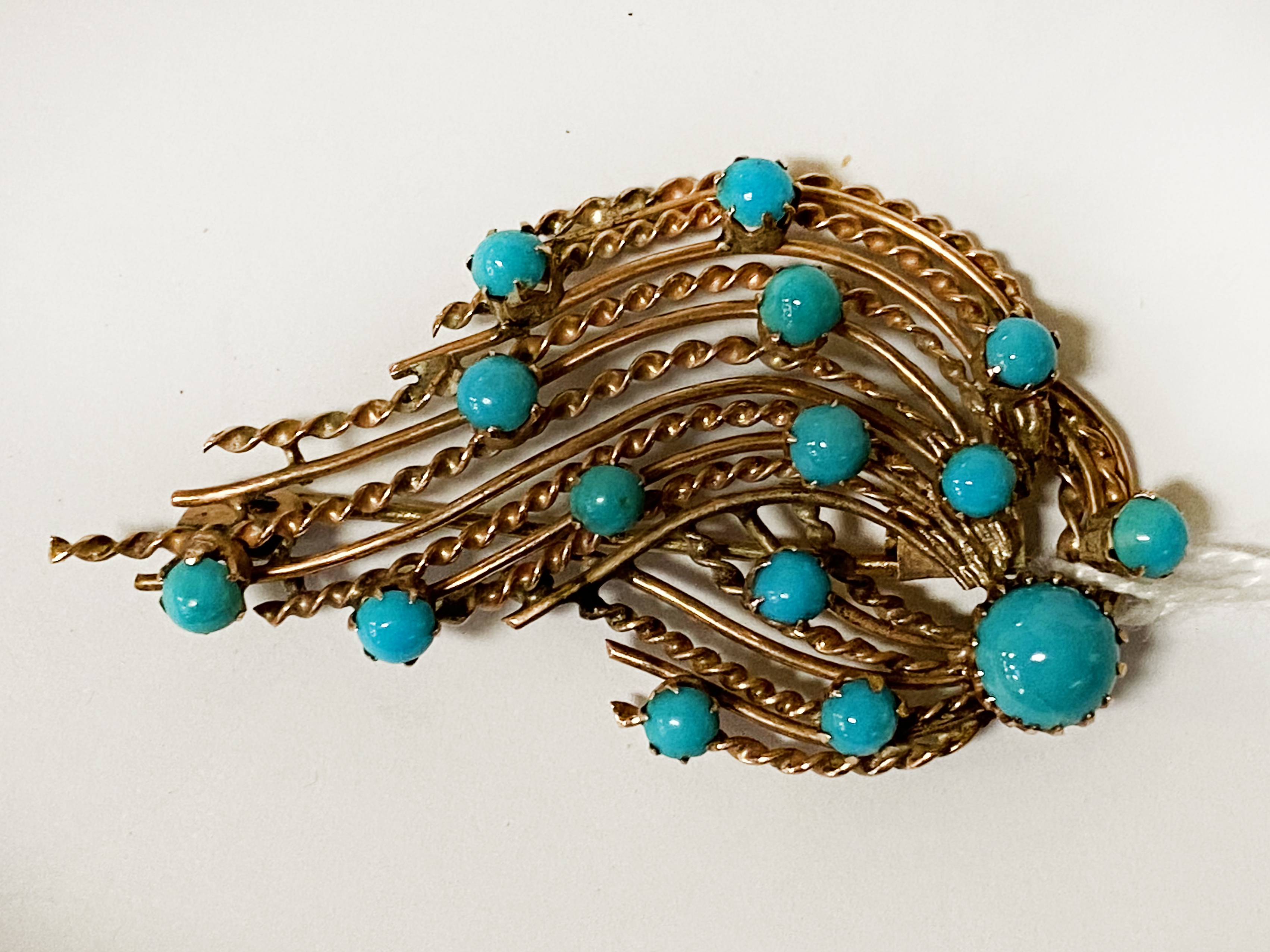 18CT GOLD TURQUOISE BROOCH (TESTED) - 7.1 GRAMS APPROX