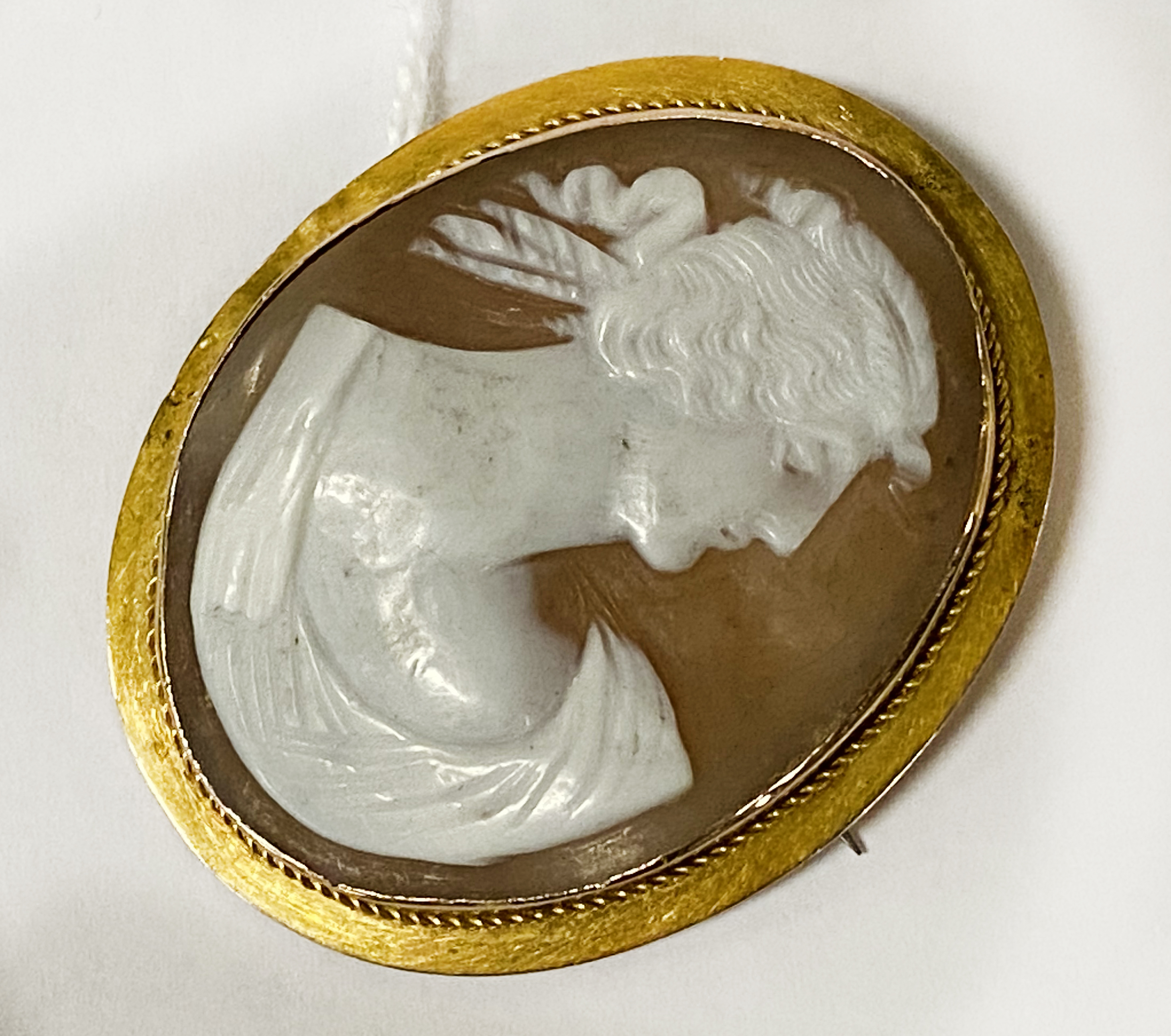 9CT GOLD CAMEO BROOCH 9.1 GRAMS APPROX