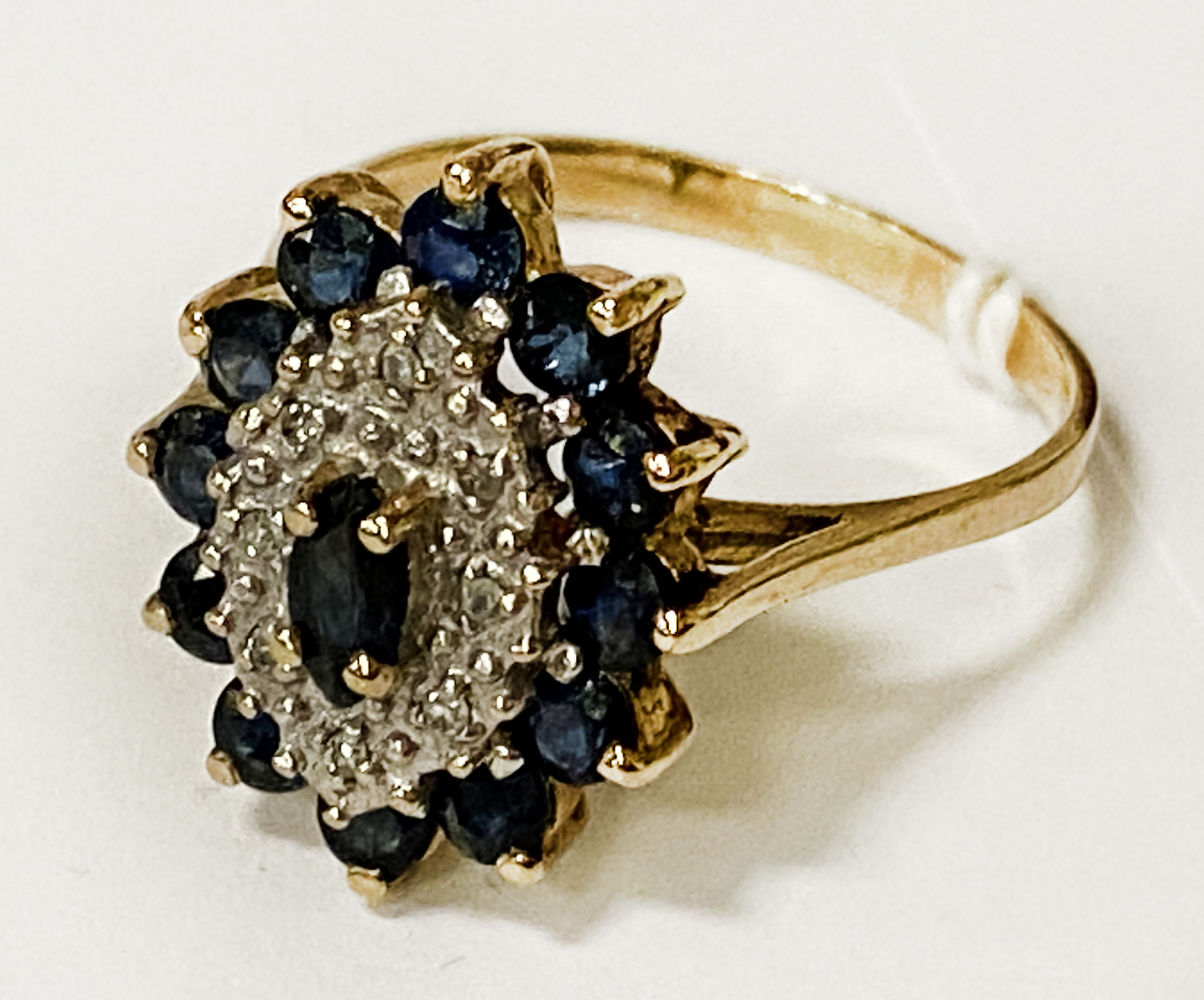 9 CARAT GOLD SAPPHIRE & DIAMOND RING - SIZE T - 3.9 GRAMS APPROX