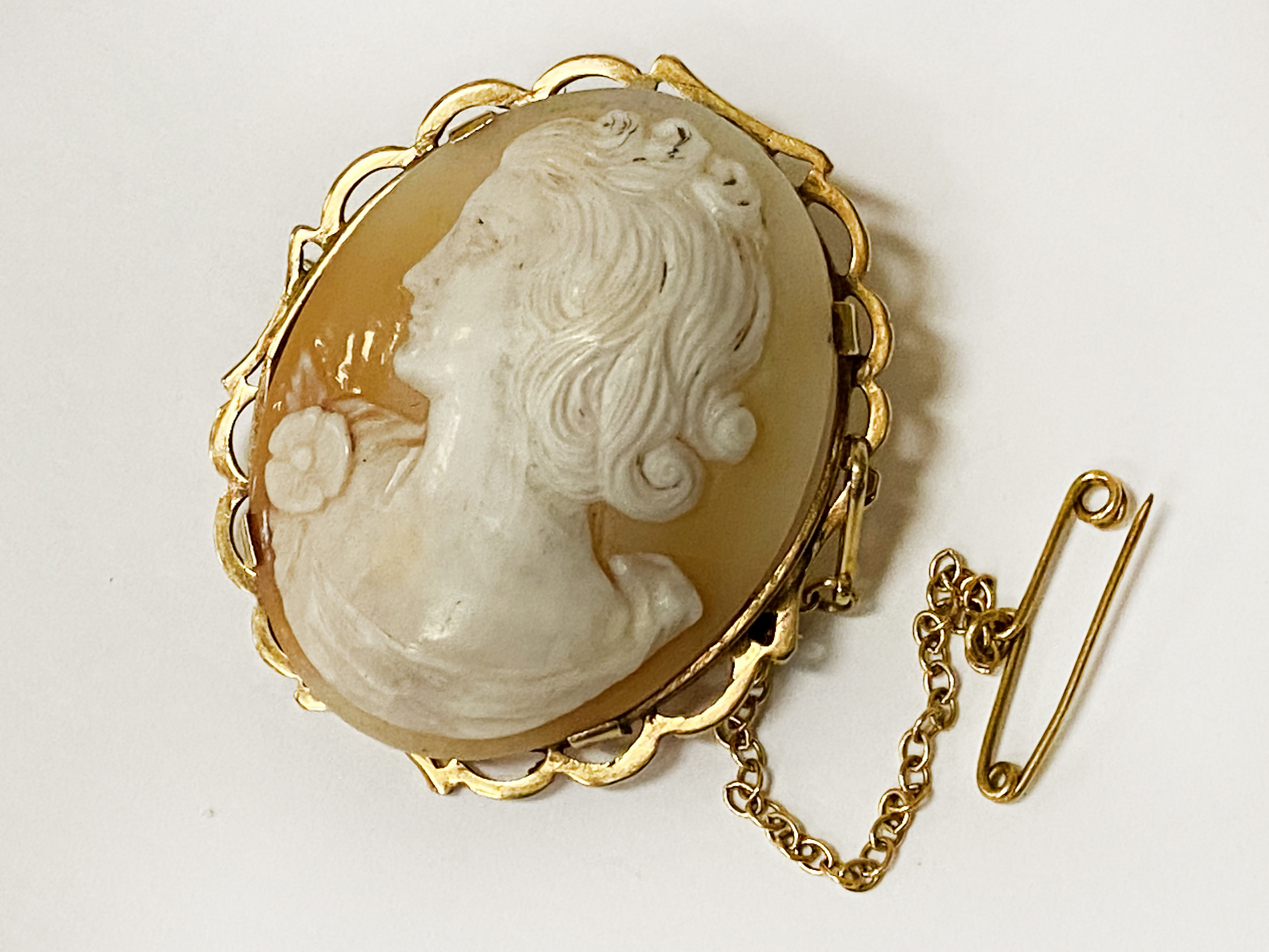 9CT GOLD CAMEO BROOCH 8 GRAMS APPROX TOTAL