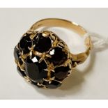 18CT GOLD GARNET CLUSTER RING - SIZE N/O - 8.7 GRAMS APPROX