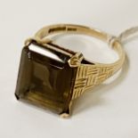 9CT GOLD SMOKEY QUARTZ RING SIZE P/Q 5.6 GRAMS APPROX INC STONE