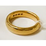 22CT GOLD WEDDING BAND - APPROX 9.5G -SIZE K