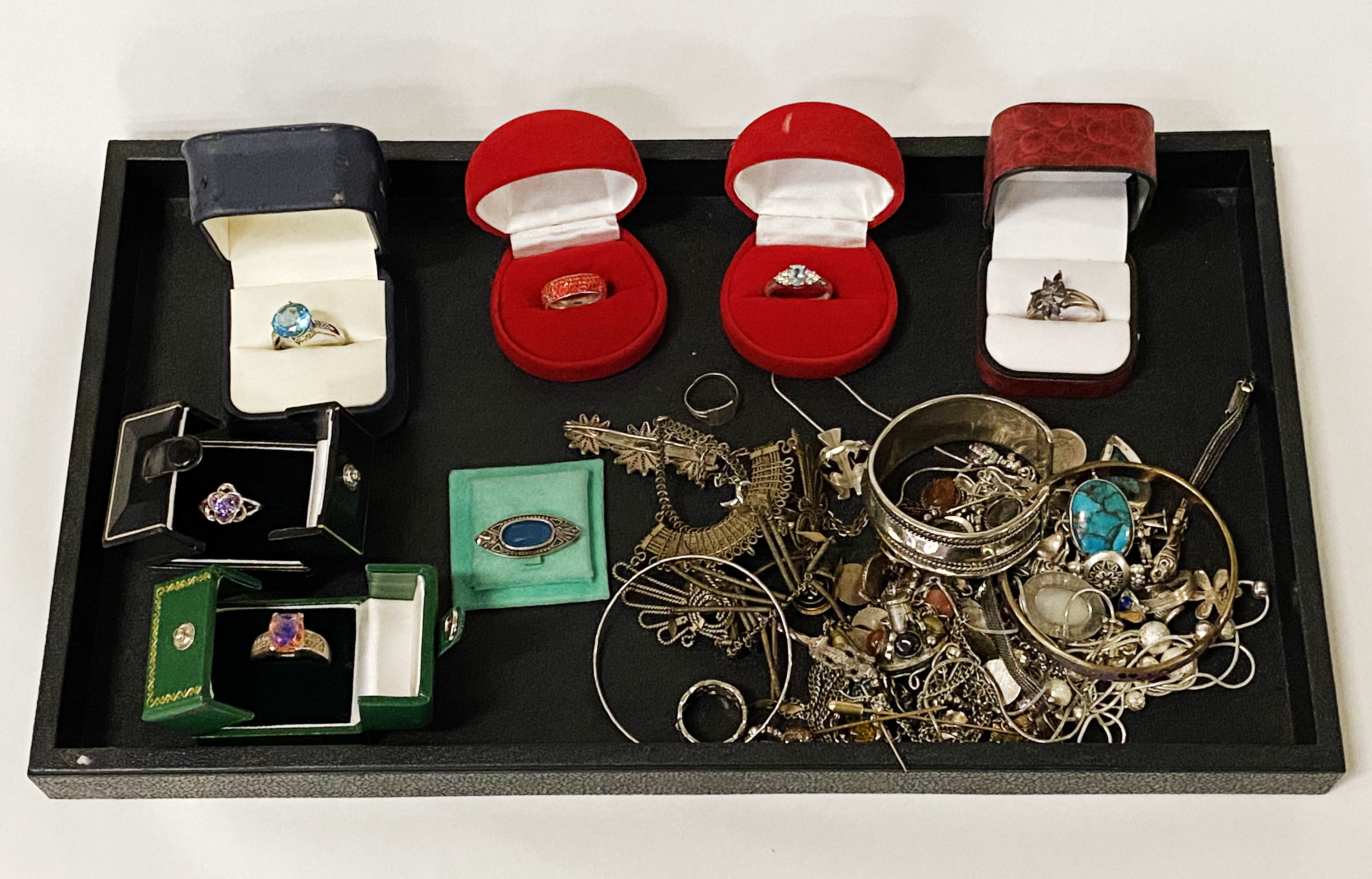 QTY OF MOSTLY SILVER JEWELLERY