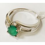 18CT WHITE GOLD EMERALD & DIAMOND RING - SIZE M