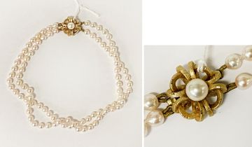 PEARL CHOKER NECKLACE WITH GOLD CLASP