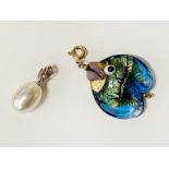 18CT PENDANT WITH SOUTHSEA PEARL & A 9CT MURANO FISH