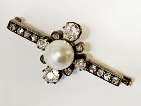 OLD CUT DIAMOND BROOCH WITH PEARL