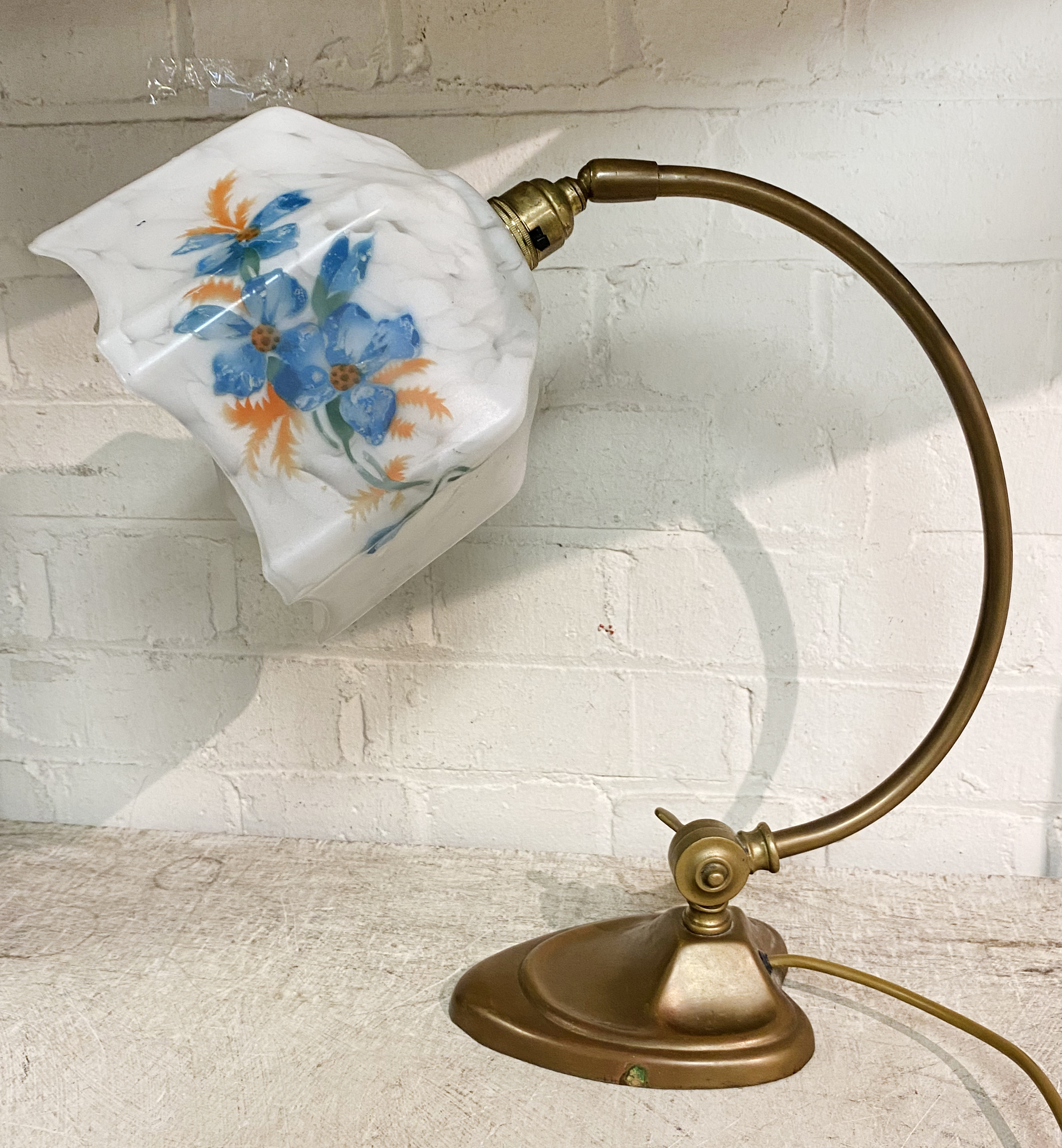 ART NOUVEAU FLORAL GLASS SHADED LAMP