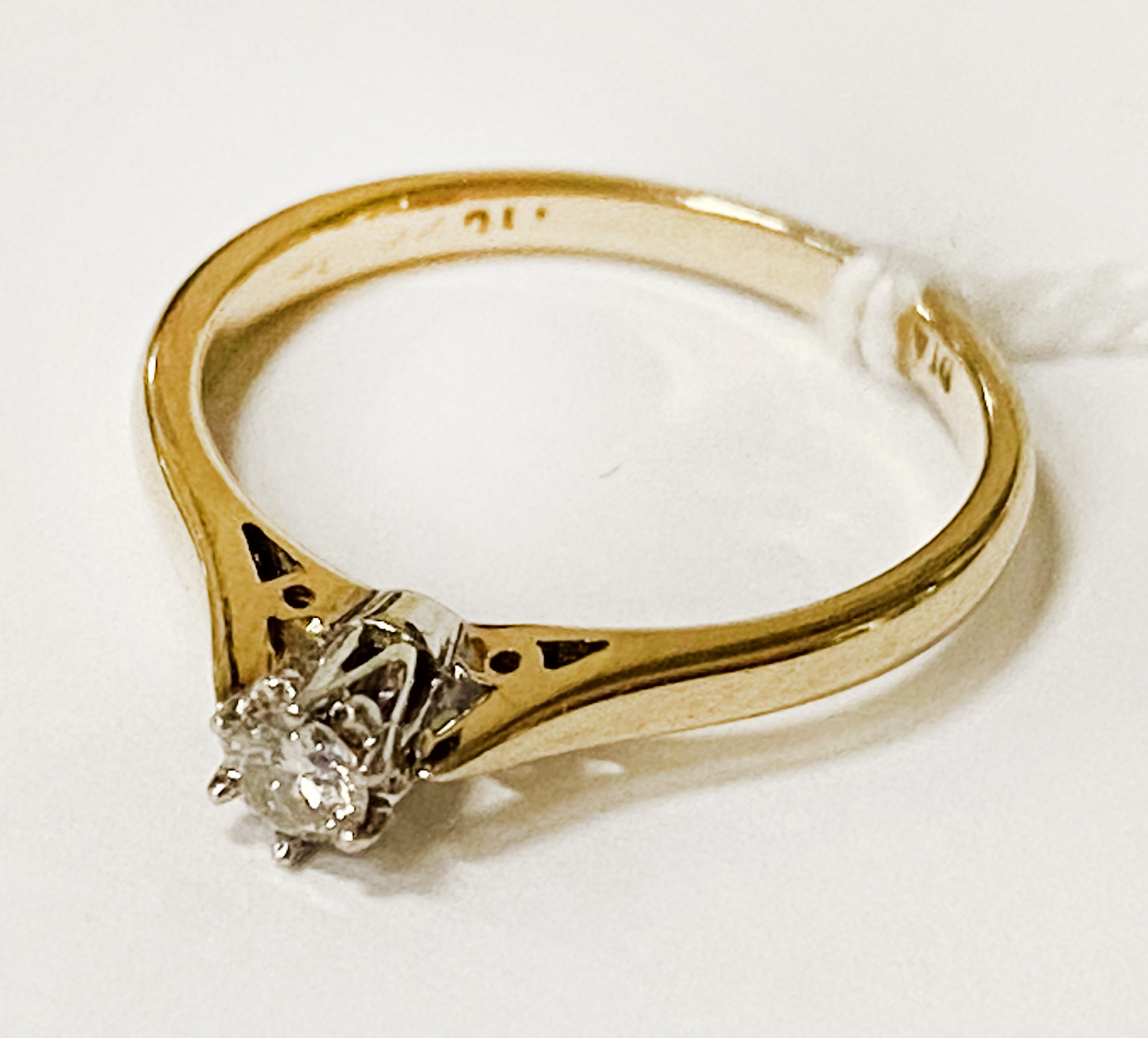 GOLD & DIAMOND RING SIZE M