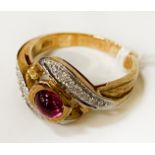 18CT YELLOW GOLD DIAMOND & CABOUCHON RUBY RING - SIZE K