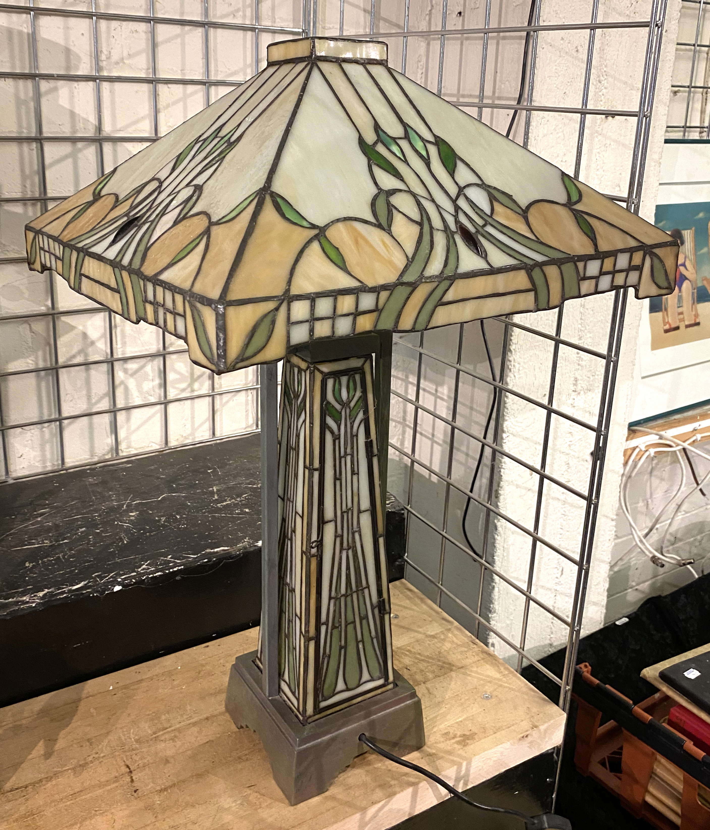 ART DECO STYLE TIFFANY TABLE LAMP - 68CMS (H)