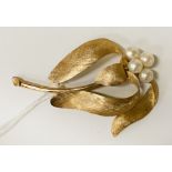 14CT GOLD & PEARL BROOCH - APPROX 11 GRAMS