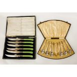 CASED SET OF HM SILVER SPOONS & TONGS TOGETHER WITH A CASED SET OF TABLE KNIVES