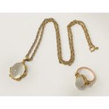 9CT GOLD MOONSTONE RING & AN 18CT GOLD MOONSTONE PENDANT & 9CT GOLD CHAIN