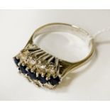 18CT WHITE GOLD DIAMOND & BLUE SAPPHIRE RING SIZE N - APPROX 5.6 GRAMS TOTAL WEIGHT