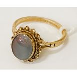 9CT GOLD MOONSTONE RING - SIZE O/P - 2.7 GRAMS APPROX