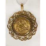 1911 HALF SOVEREIGN PENDANT WITH 9 CT. GOLD SURROUND - 8.3 GRAMS APPROX TOTAL