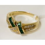 18CT GOLD EMERALD & DIAMOND RING - APPROZ 4.1 GRAMS SIZE N
