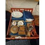 TRAY OF MISC CHINA TO INC WORCESTER EVERSHAM