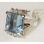 18CT GOLD & AQUAMARINE / DIAMOND RING- 9.5 GRAMS APPROX