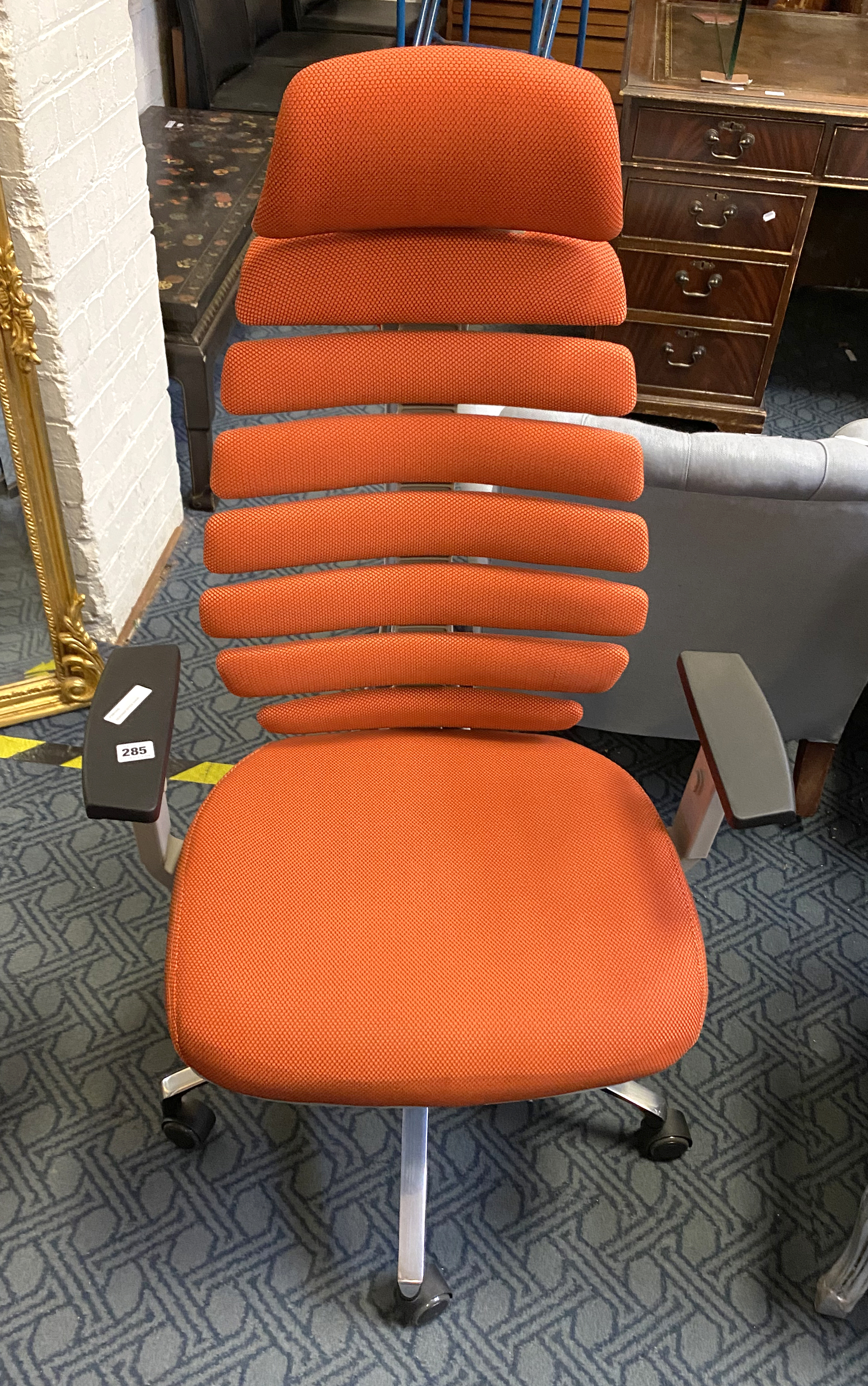 DESIGNER OFFICE CHAIR