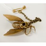 9CT GOLD BEE BROOCH - 2.7 GRAMS APPROX