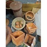 COLLECTION OF CERAMIC / TERRACOTTA POTS