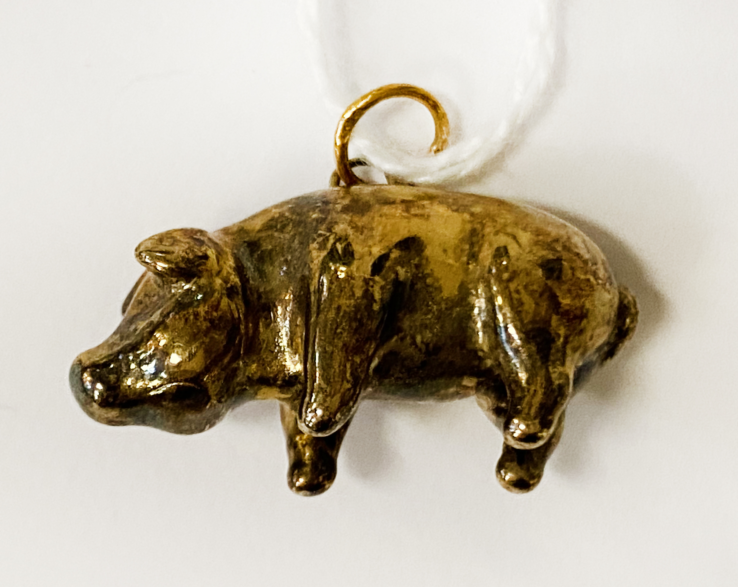 9CT CHARM OF A PIG 1.9 GRAMS APPROX