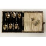 STERLING SILVER CASED SET OF TEASPOONS WITH A STERLING SILVER PILL BOX & FLASK 4OZS APPROX