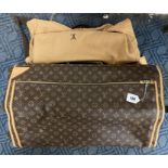 LOUIS VUITTON 5 HANGER GARMENT CARRIER IN DUST JACKET - LIKE NEW