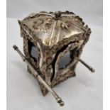 800 GRADE SILVER SEDAN CHAIR WITH ROYAL FIGURINE - 10 OZS INCLUDING GLASS 12.5CMS (H) APPROX