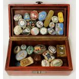 HALCYON DAYS SNUFF BOX COLLECTION IN WOODEN BOX