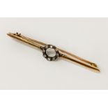 9CT GOLD BROOCH WITH SMALL DIAMONDS - 3 GRAMS APPROX