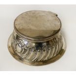 HM SILVER INKWELL BY LAMBERT COVENTRY ST, LONDON - 22 OZS APPROX 7.5CMS (H) APPROX