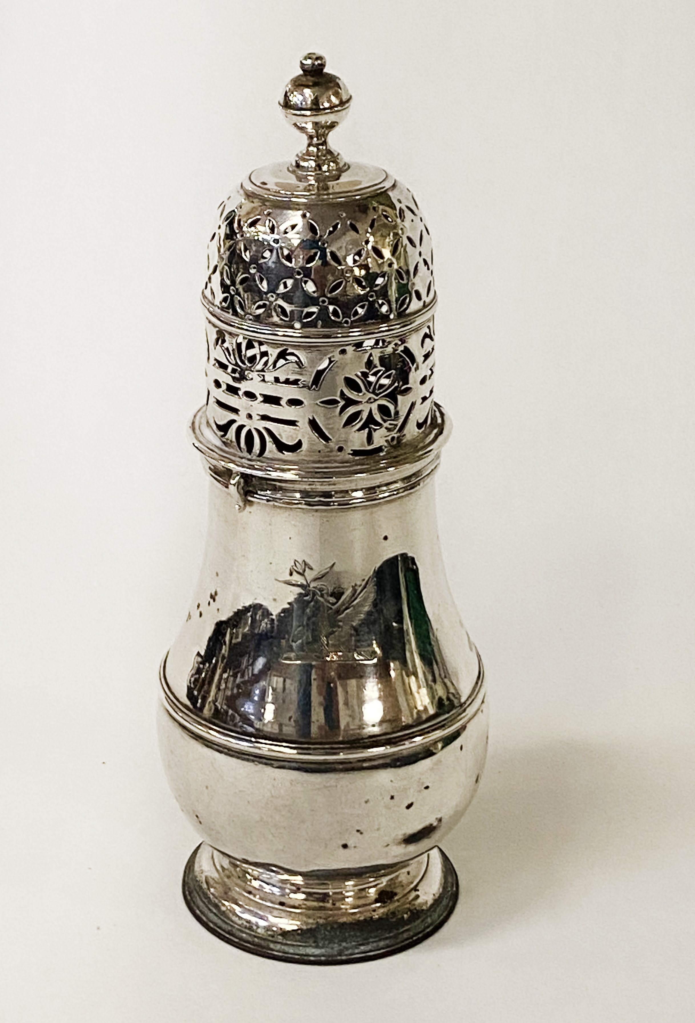 HM SILVER SUGAR SIFTER 7OZS APPROX 18CMS (H) APPROX