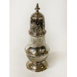 H/M SILVER SUGAR SIFTER BY CHARLES & RICHARD COMYNS 1919 - 212 GRAMS/7OZS APPROX 21.5CMS (H)