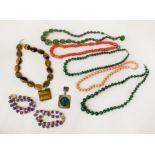 COLLECTION OF BEADED NECKLACES TO INCLUDE CORAL, TIGERS EYE & MALACITE
