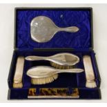 H/M SILVER DRESSING TABLE SET - BOXED