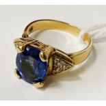 18CT GOLD SAPPHIRE & WHITE STONE RING