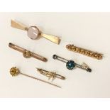 QTY OF BAR / PIN BROOCHES - MOSTLY 9CT GOLD - APPROX 13 GRAMS