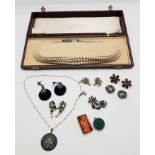 COLLECTION OF MOSTLY SILVER JEWELLERY INCL. AMBER ETC & IMITATION PEARL NECKLACE