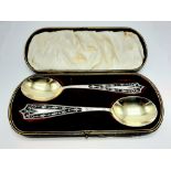 WALKER & HALL SPOONS IN BOX - 5 OZS APPROX