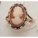 9CT GOLD CAMEO RING - SIZE M - 2.6 GRAMS APPROX