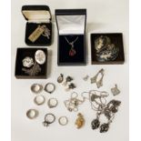 QTY OF SILVER JEWELLERY 6OZS APPROX TOTAL (INC GEMSTONES)