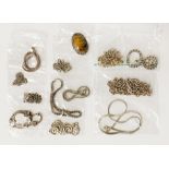 11 PIECES OF MIXED SILVER JEWELLERY