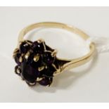 9 CARAT GOLD & GARNET CLUSTER RING - SIZE P