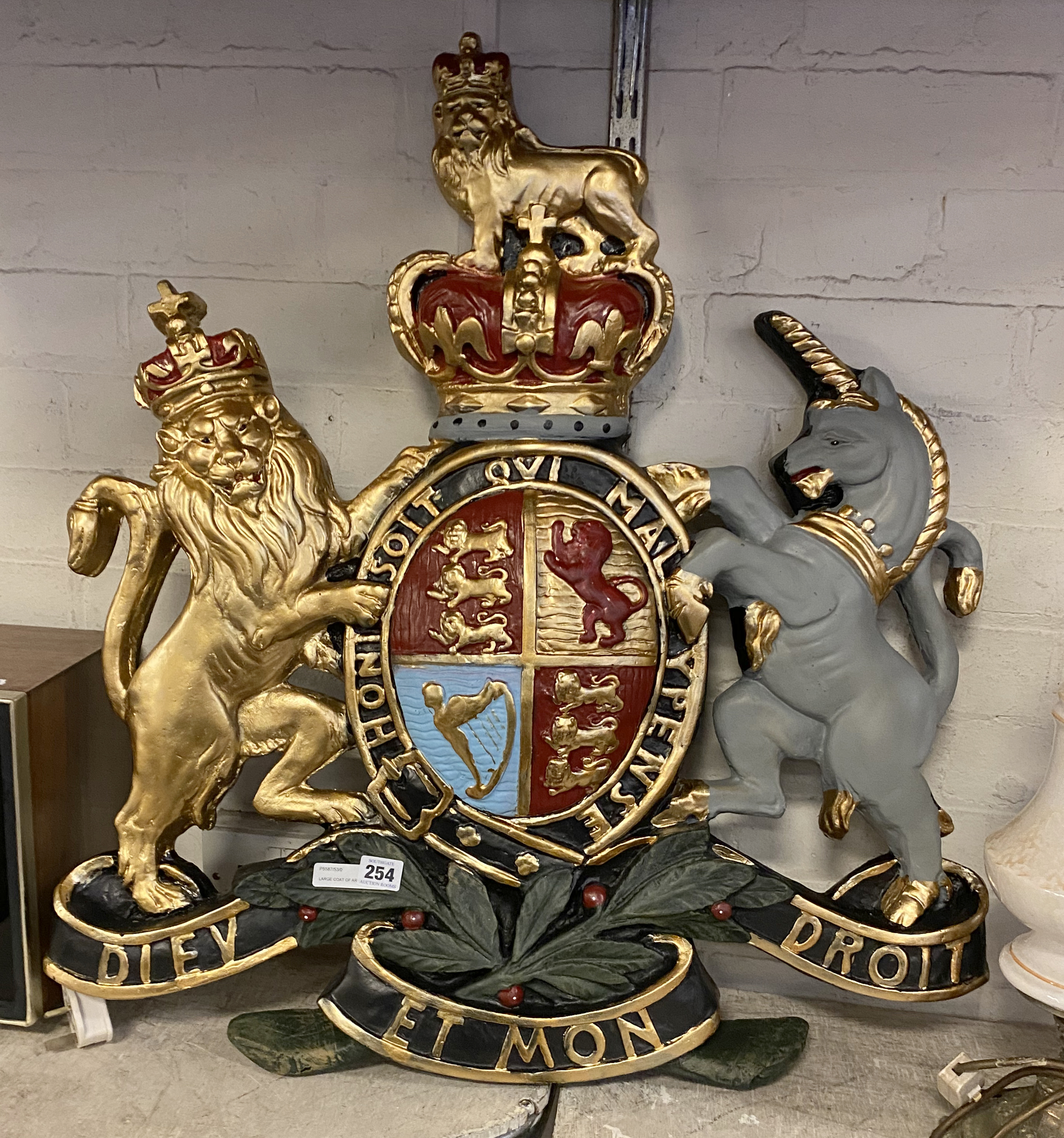 LARGE COAT OF ARMS WALL DECOR