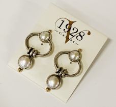 SILVER MOTHER OF PEARL EARRINGS