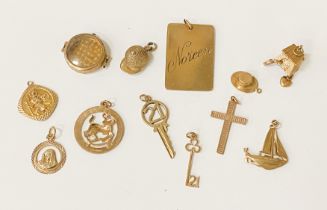 QTY OF 9CT GOLD CHARMS ETC - APPROX 36 GRAMS